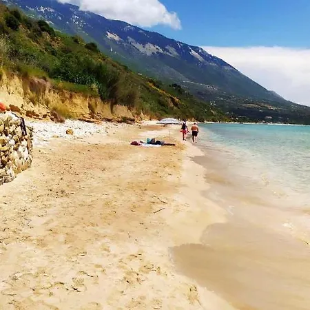 Nikos & Spiros Τραπεζάκι